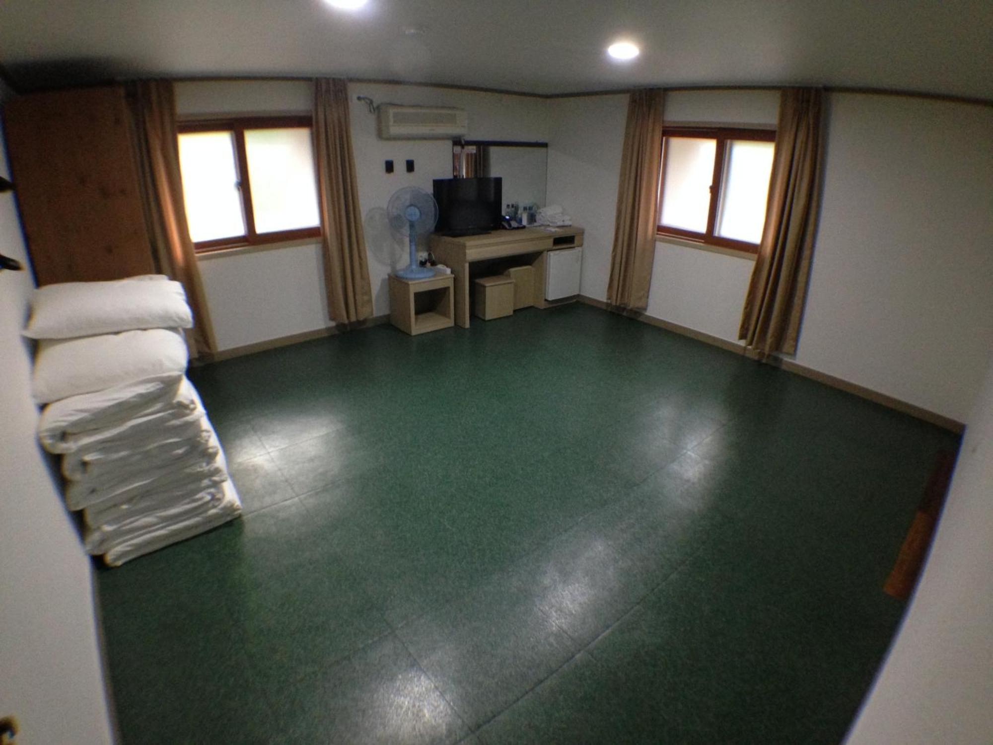 Suanbo Saipan Hot Spring Hotel Chungju Chambre photo